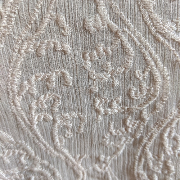 Soft pink floral embroidery top - Picture 3 of 4